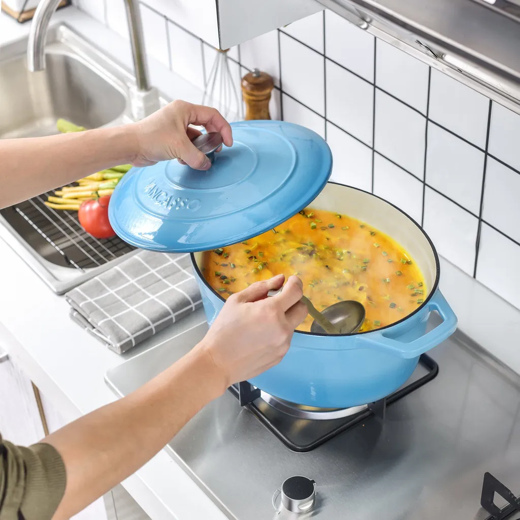 Vancasso Gusseisen Topf, Bräter Mit Deckel, Bratpfanne 6L Ø 30cm Emaillie Schmortopf, 13cm Niedrige Höhe Kasserolle Für Alle Herdarten Und Induktion 7 Vancasso Gusseisen Topf, Bräter Mit Deckel, Bratpfanne 6L Ø 30cm Emaillie Schmortopf, 13cm Niedrige Höhe Kasserolle Für Alle Herdarten Und Induktion – Bild 5