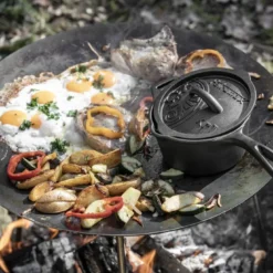 Petromax Kasserolle KR2 - Gusseisen - Feuertopf - Mit Deckel - 2 Liter Fassung - Mit Stiel -Angebote Gourmet Kueche Store 211bfe80ddf5d0595b68e8f9105176aa