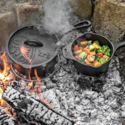 Petromax Kasserolle KR2 - Gusseisen - Feuertopf - Mit Deckel - 2 Liter Fassung - Mit Stiel -Angebote Gourmet Kueche Store 22ec00fa2735555e514c909f2a8b85a5