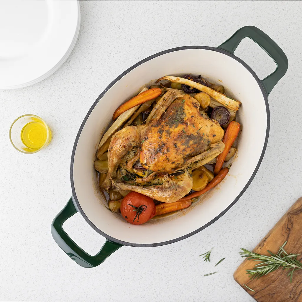 Navaris Gusseisen Topf Bratentopf Kochtopf 7,7l - Bräter Emailliert Temperaturbeständig Oval - Gussbräter Gusstopf - Alle Speisen Und Kochflächen 4 Navaris Gusseisen Topf Bratentopf Kochtopf 7,7l - Bräter Emailliert Temperaturbeständig Oval - Gussbräter Gusstopf - Alle Speisen Und Kochflächen – Bild 3