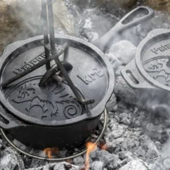 Petromax Kasserolle KR2 - Gusseisen - Feuertopf - Mit Deckel - 2 Liter Fassung - Mit Stiel -Angebote Gourmet Kueche Store 3cf5a7cd5bfca5bd2e01e0e683333628