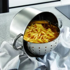 BEYOND® Edelstahl Kochtopf 24 Cm, Mit Glasdeckel Und Herausnehmbarem Siebeinsatz -Angebote Gourmet Kueche Store 708773c76dc78a31eb5ff60e94bcfdbd