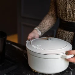 Daumonet Gusseisen-Bräter - Rund Ø 26 Cm - Weiß -Angebote Gourmet Kueche Store 921a41e14f098f7b961448f72f47e407