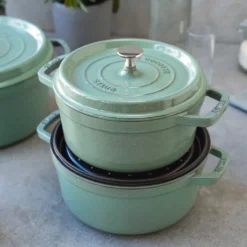 STAUB Cocotte Rund 28 Cm Salbei -Angebote Gourmet Kueche Store 9ae1d3e6dc047b0f32672180fedca8fb