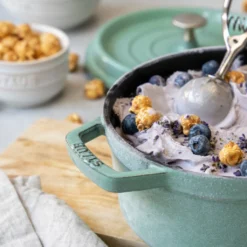 STAUB Cocotte Rund 28 Cm Salbei -Angebote Gourmet Kueche Store 9e98c1ebd07d3ba5ee280d8bda82550a