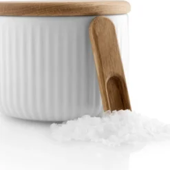 Eva Solo Salzdose Mit Deckel Und Löffel White 10,5 Cm -Angebote Gourmet Kueche Store f7b4c89627b512411dc40cebeae41ee9